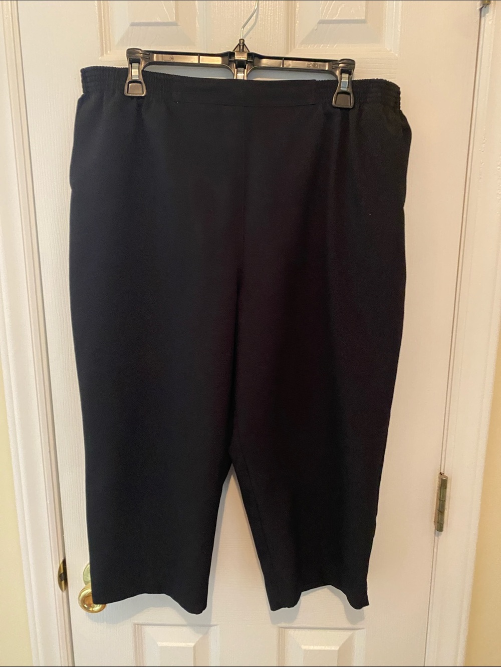 Southern Lady Black Capri Pants